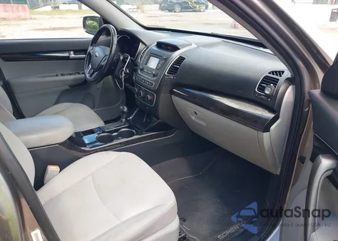 2015 Kia Sorento Lx z USA, uszkodzony, nr VIN 5XYKTCA66FG611139
